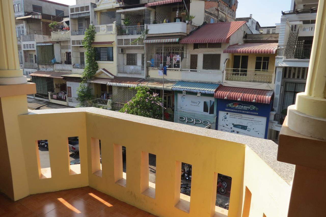 Jun Jun Guesthouse Phnom Penh Exterior photo